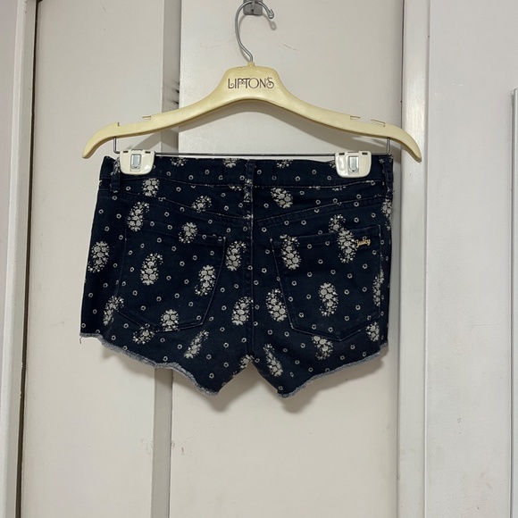 Juicy Couture Floral Denim Micro Denim Shorts Cutoffs Size 27 - Picture 2 of 4